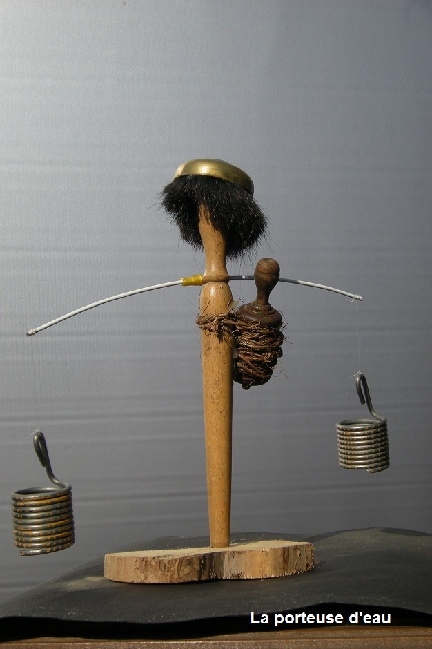 La-porteuse-d-eau-recupartjacquessuet